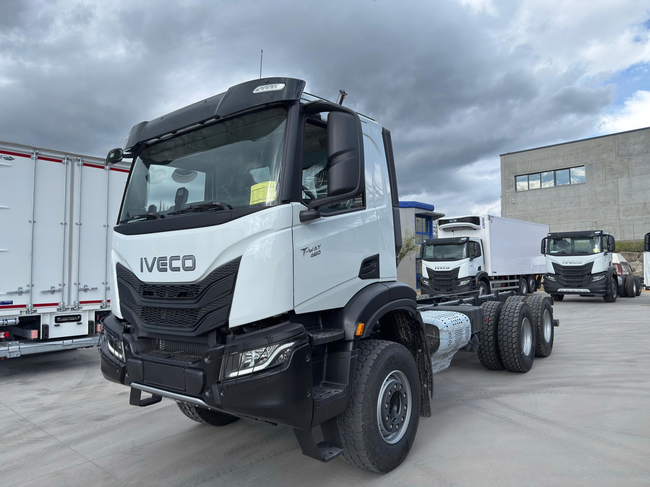 IVECO AD380T46 6x4 E6 (Chassis) - Cab chassis truck: picture 1 IVECO AD380T46 6x4 E6 (Chassis) - Cab chassis truck: picture 1