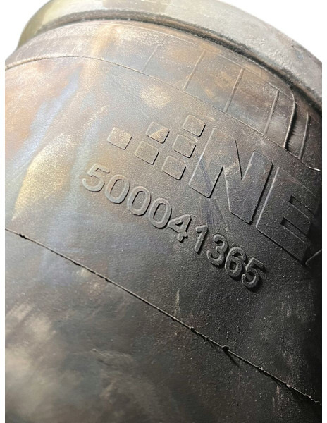 Iveco S-WAY - Air suspension: picture 3 Iveco S-WAY - Air suspension: picture 3