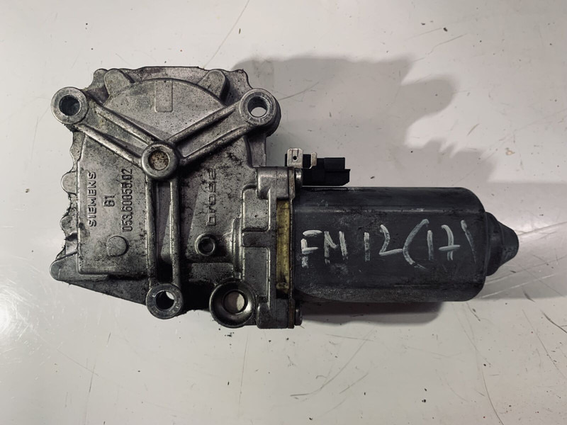 Volvo FM 12 - Window lift motor: picture 1 Volvo FM 12 - Window lift motor: picture 1