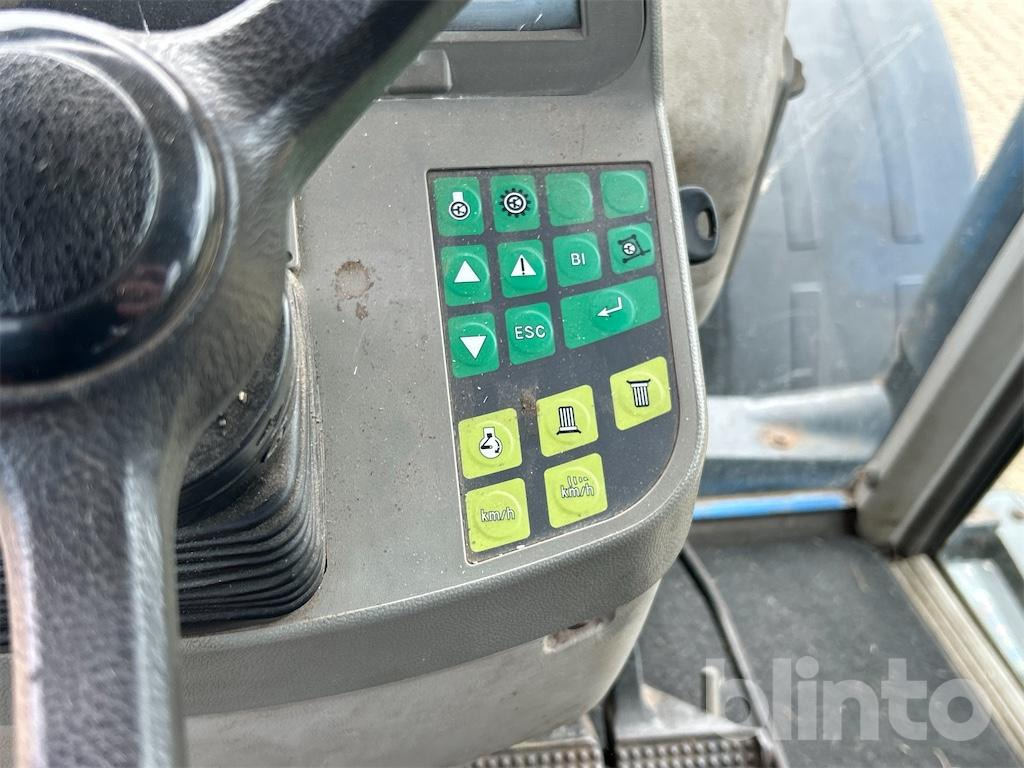 Farm tractor Fendt 410 Vario (2001): picture 17