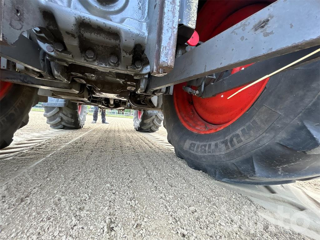 Farm tractor Fendt 410 Vario (2001): picture 29