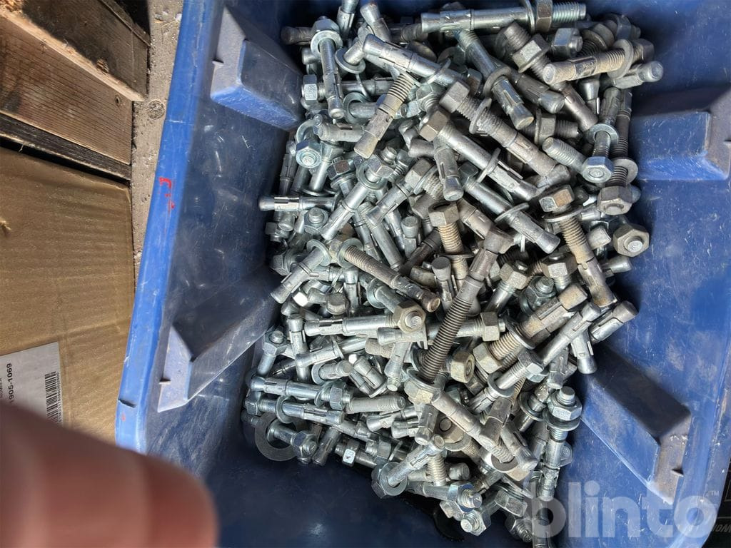 Hilton - Tool/ Equipment: picture 4 Hilton - Tool/ Equipment: picture 4