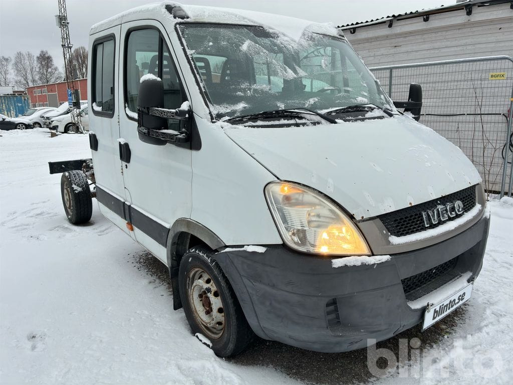 IVECO 35S14D - Mini artic tractor unit, Combi van: picture 3 IVECO 35S14D - Mini artic tractor unit, Combi van: picture 3