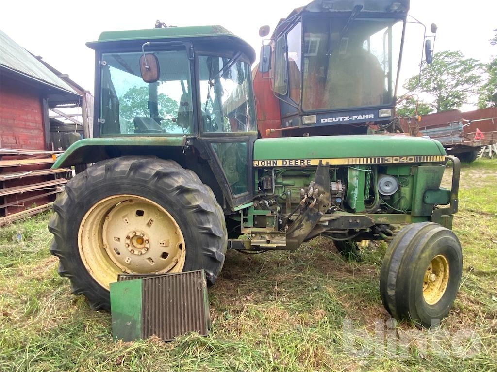 JOHN DEERE 3040 HILO - Farm tractor: picture 4 JOHN DEERE 3040 HILO - Farm tractor: picture 4