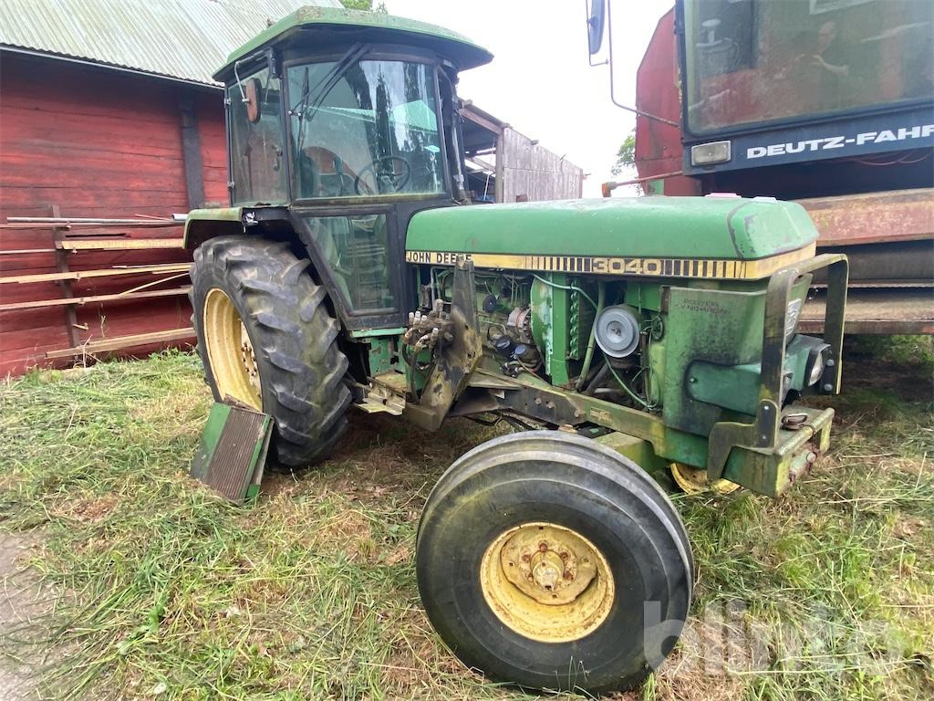 JOHN DEERE 3040 HILO - Farm tractor: picture 1 JOHN DEERE 3040 HILO - Farm tractor: picture 1