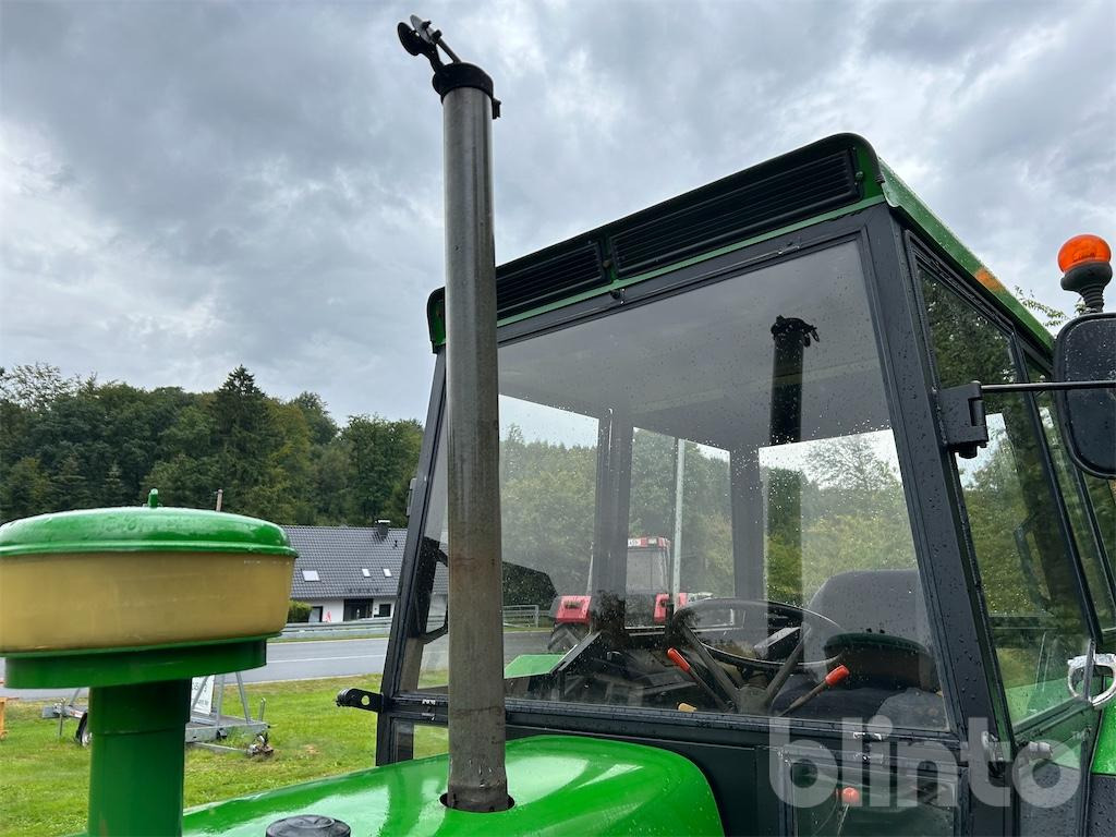 Farm tractor John Deere 2140: picture 34