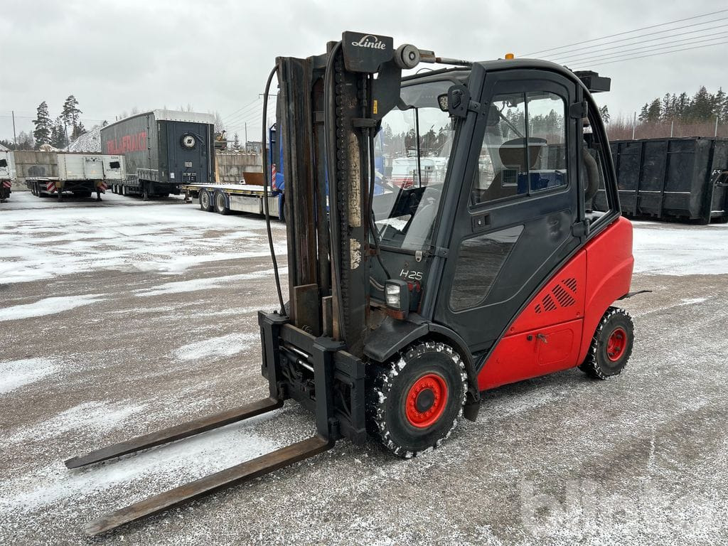 Linde - Diesel forklift: picture 1 Linde - Diesel forklift: picture 1