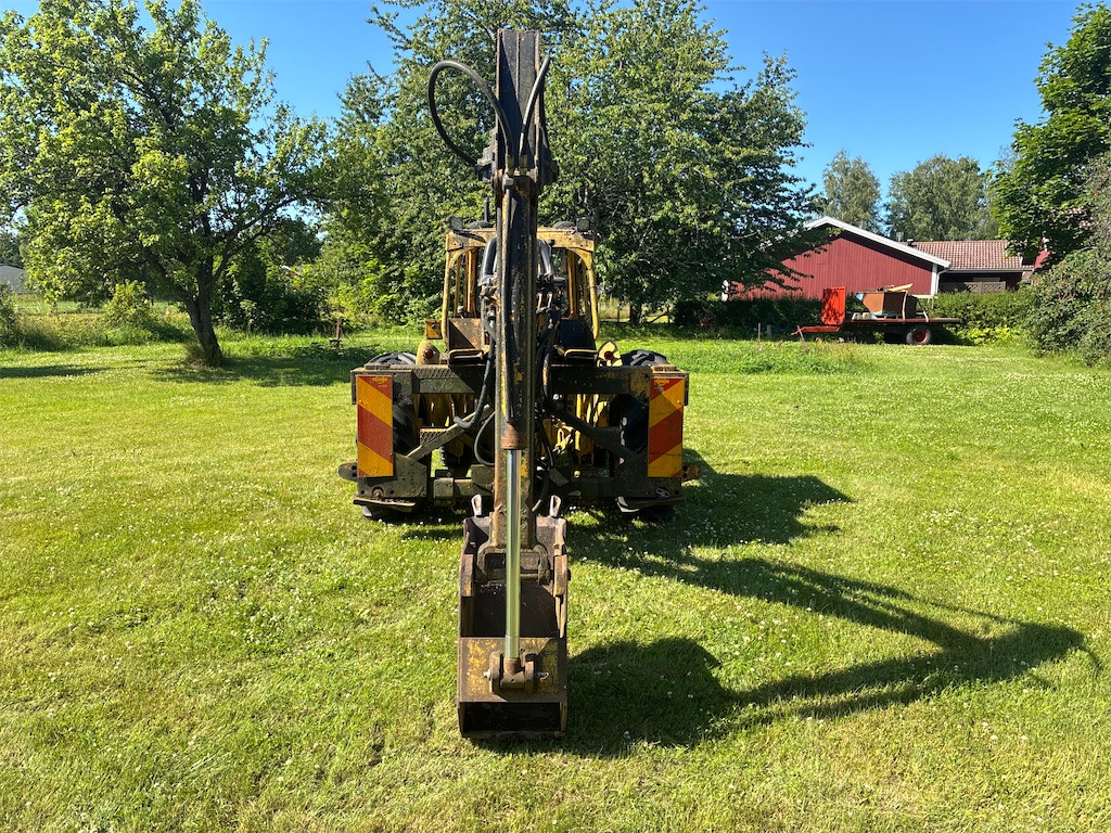 Backhoe loader Massey Ferguson 203: picture 6