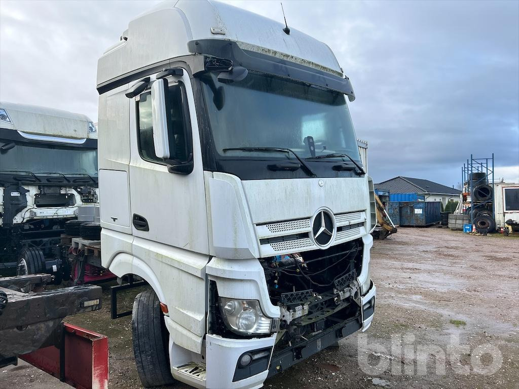 Mercedes-Benz Actros (2013) - Tractor unit: picture 2 Mercedes-Benz Actros (2013) - Tractor unit: picture 2
