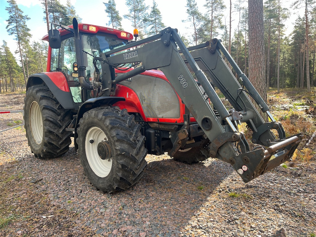 VALTRA T140-4 - Farm tractor: picture 3 VALTRA T140-4 - Farm tractor: picture 3
