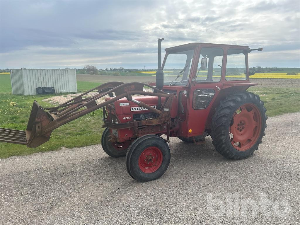 VOLVO-BM T 430 Ålö lastare och 2 redskap - Farm tractor: picture 1 VOLVO-BM T 430 Ålö lastare och 2 redskap - Farm tractor: picture 1