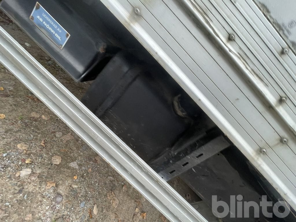 Dropside/ Flatbed truck VOLVO FL612 4X2 med ramper: picture 9