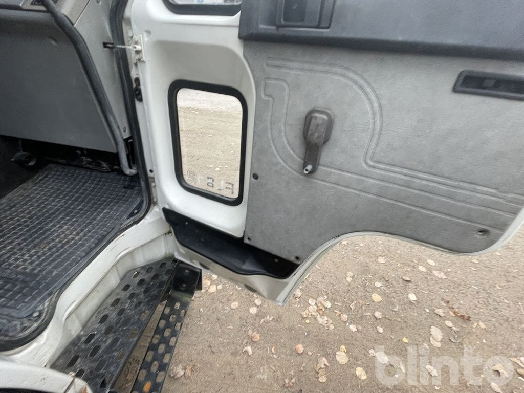 Dropside/ Flatbed truck VOLVO FL612 4X2 med ramper: picture 19