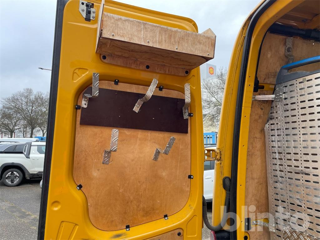 Panel van Volkswagen Crafter (2011): picture 29