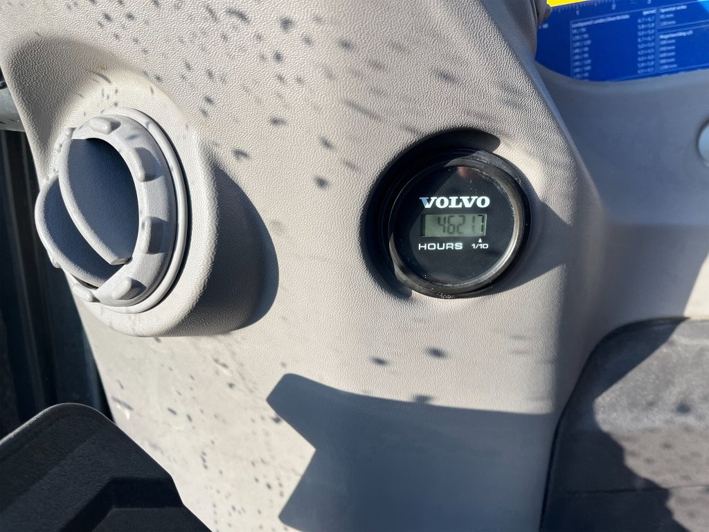 Crawler excavator Volvo EC235EL: picture 16