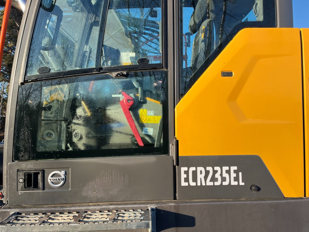 Crawler excavator Volvo EC235EL: picture 20