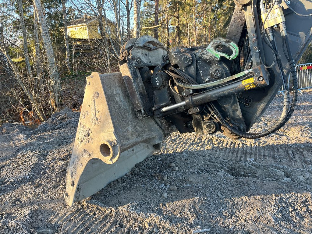 Crawler excavator Volvo EC235EL: picture 13