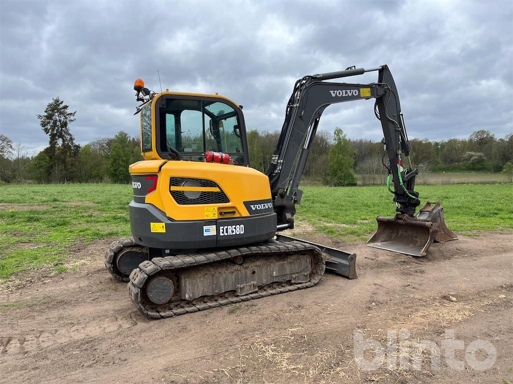 Volvo ECR58D med 5 redskap - Crawler excavator: picture 3 Volvo ECR58D med 5 redskap - Crawler excavator: picture 3