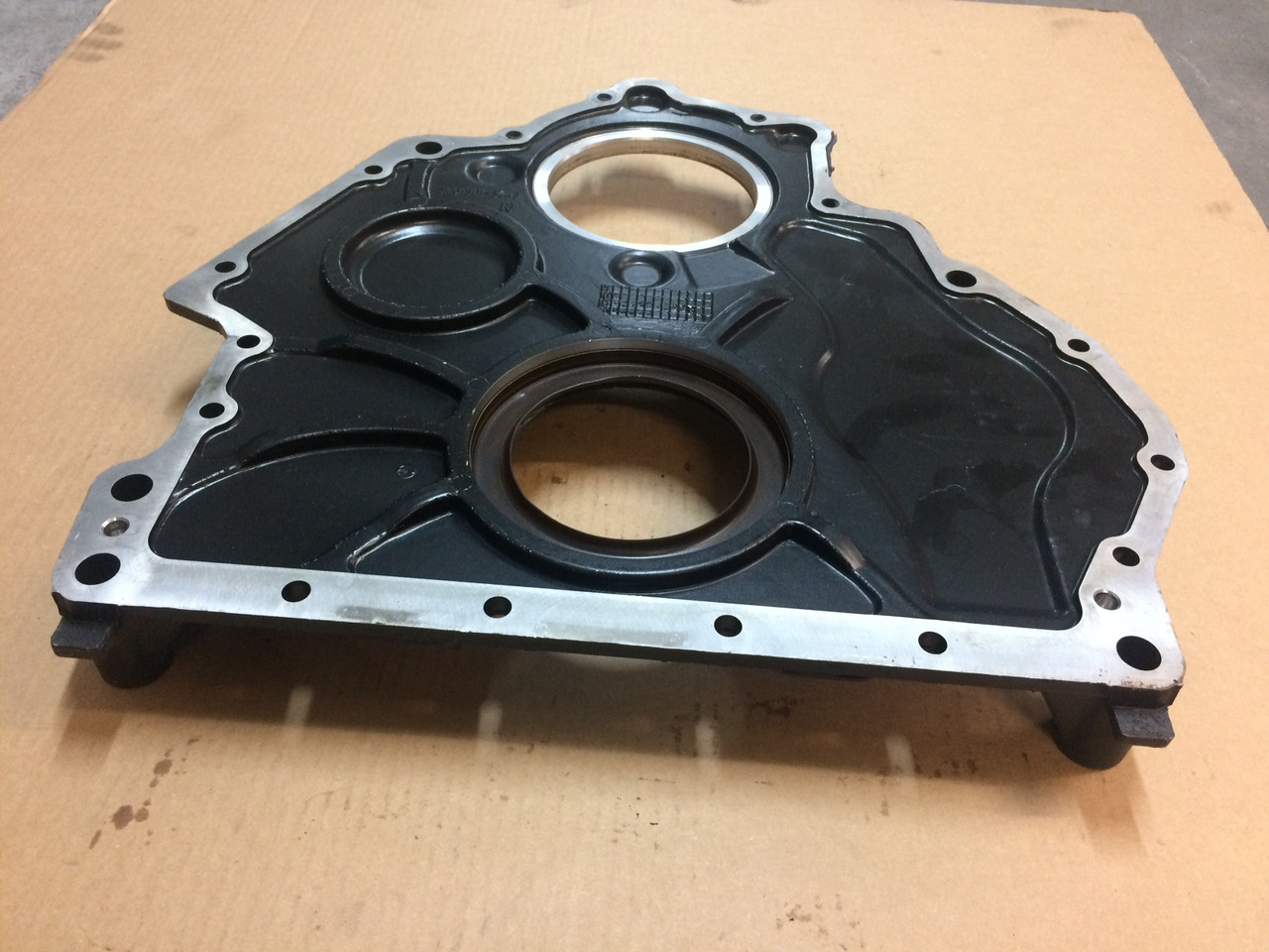 COPERCHIO BASAMENTO MAN 51015015025 - Crankcase for Truck: picture 5 COPERCHIO BASAMENTO MAN 51015015025 - Crankcase for Truck: picture 5