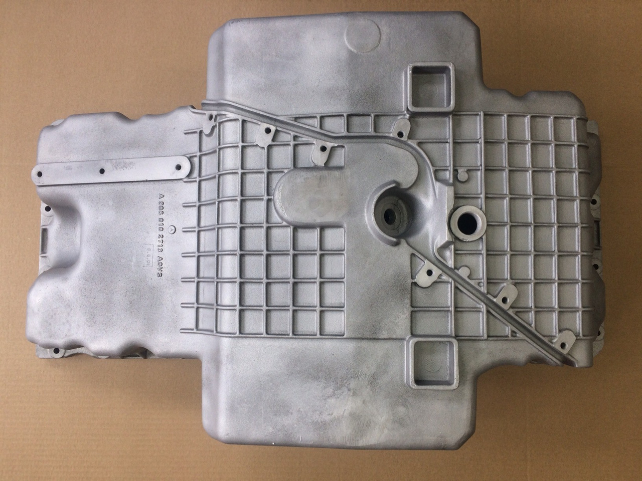 COPPA OLIO MERCEDES OM906 - VERSIONE BUS - A9060102713 - Oil pan for Bus: picture 1 COPPA OLIO MERCEDES OM906 - VERSIONE BUS - A9060102713 - Oil pan for Bus: picture 1