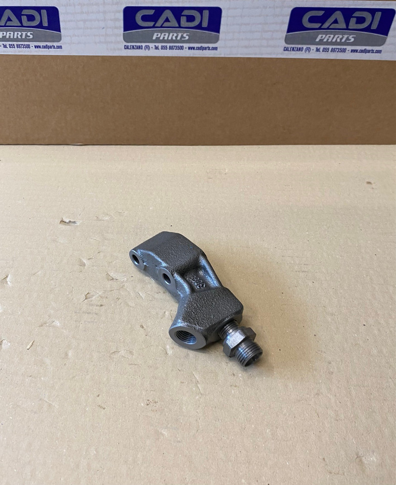 FLANGIA ENTRATA OLIO TURBO MAN 51057150104 - Engine and parts for Truck: picture 2 FLANGIA ENTRATA OLIO TURBO MAN 51057150104 - Engine and parts for Truck: picture 2