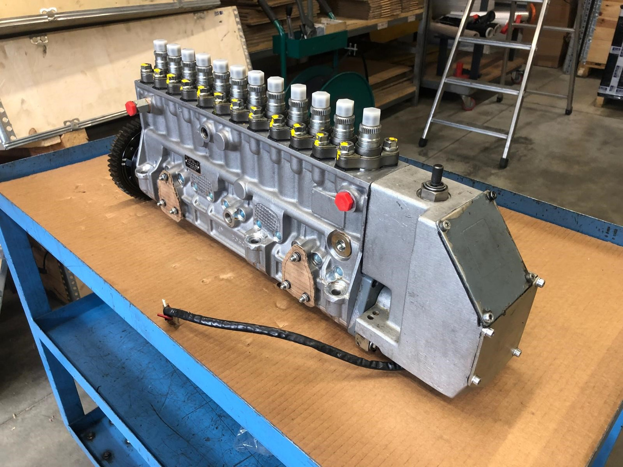 POMPA INIEZIONE MOTORE MAN D2842 - Fuel pump: picture 3 POMPA INIEZIONE MOTORE MAN D2842 - Fuel pump: picture 3