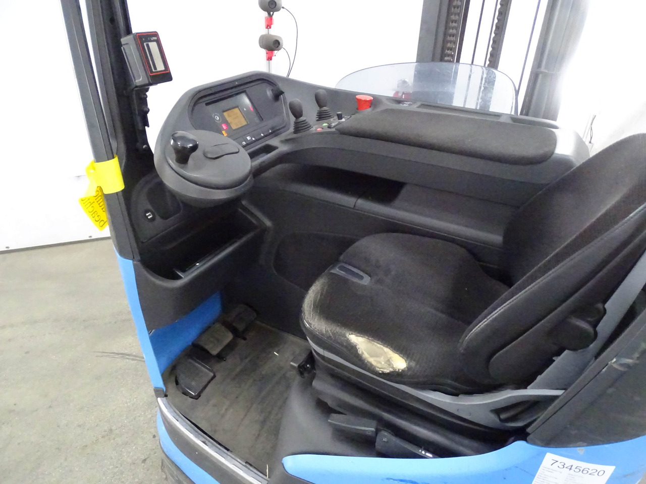 Linde R16HD-01 - Reach truck: picture 3 Linde R16HD-01 - Reach truck: picture 3