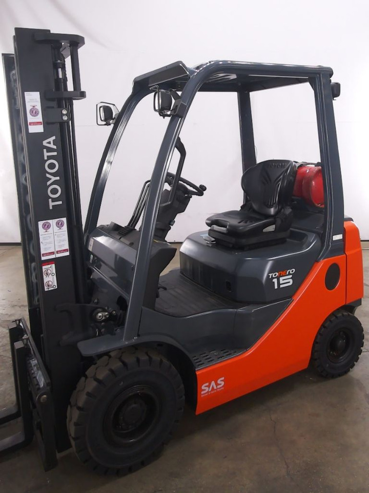 LPG forklift Toyota 02-8FGF15: picture 1