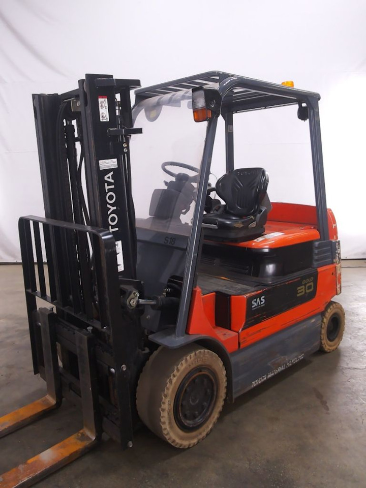 Toyota 7FBMF30 - Electric forklift: picture 5 Toyota 7FBMF30 - Electric forklift: picture 5
