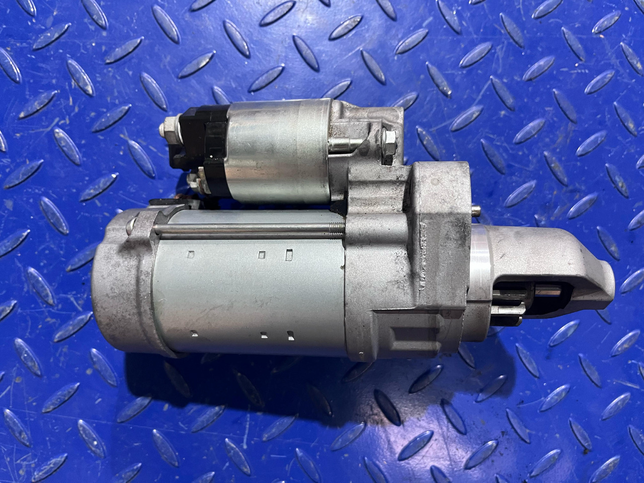 DENSO BMW Starter 8657337 M5 F90 M8 F91 F92 S63M G05 M50IX G14 M850IX - Starter: picture 2 DENSO BMW Starter 8657337 M5 F90 M8 F91 F92 S63M G05 M50IX G14 M850IX - Starter: picture 2