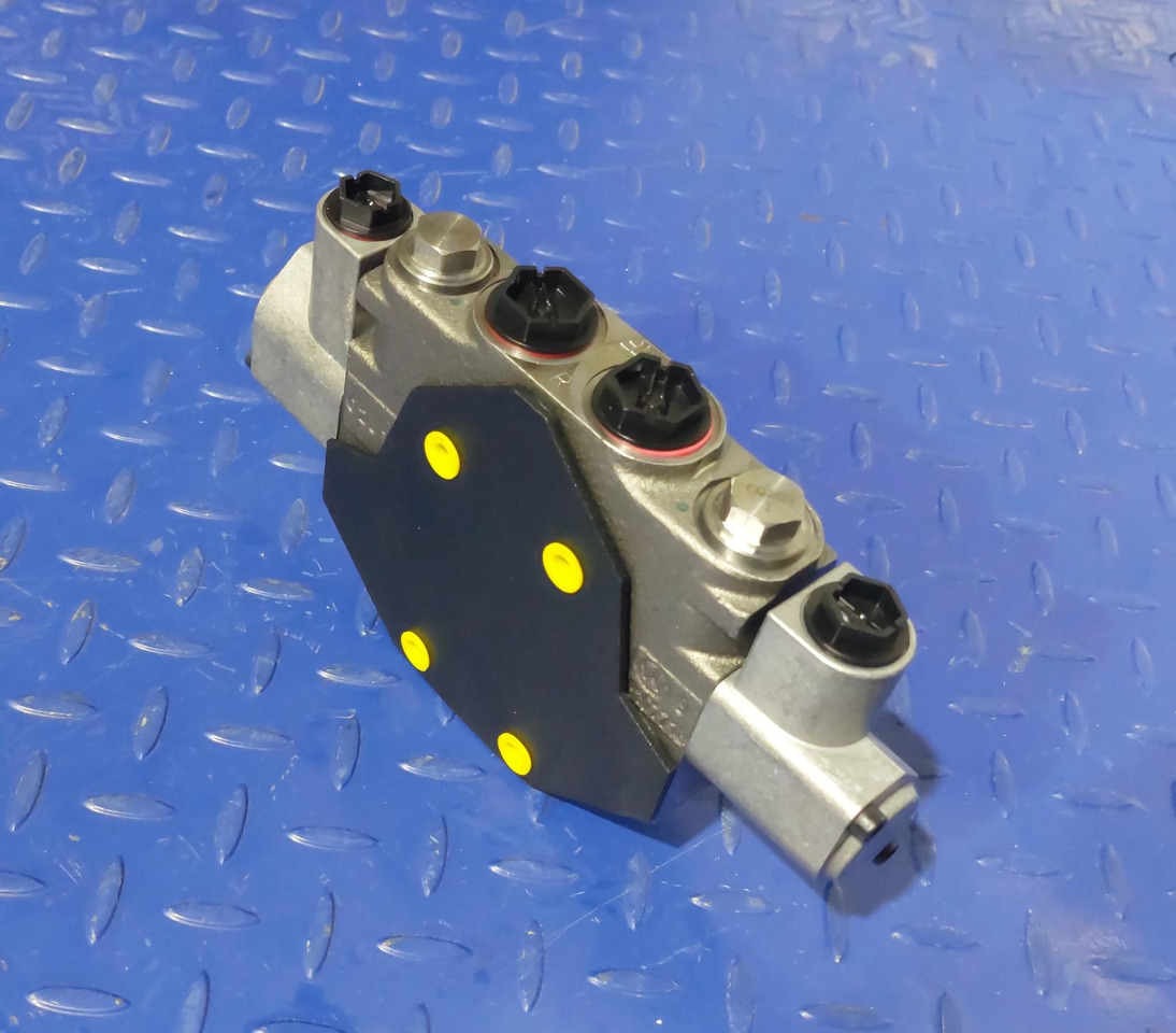 BOBCAT Secțiune de supapă 7029661 - Spare parts for Excavator: picture 1 BOBCAT Secțiune de supapă 7029661 - Spare parts for Excavator: picture 1