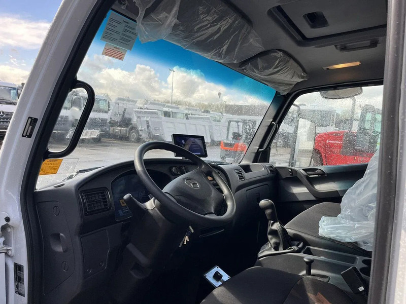 Leasing of Mercedes-Benz Accelo 815 4x2 Garbage Compactor (2 units) Accelo 815 4x2 Garbage Compactor (2 units) Mercedes-Benz Accelo 815 4x2 Garbage Compactor (2 units) Accelo 815 4x2 Garbage Compactor (2 units): picture 17