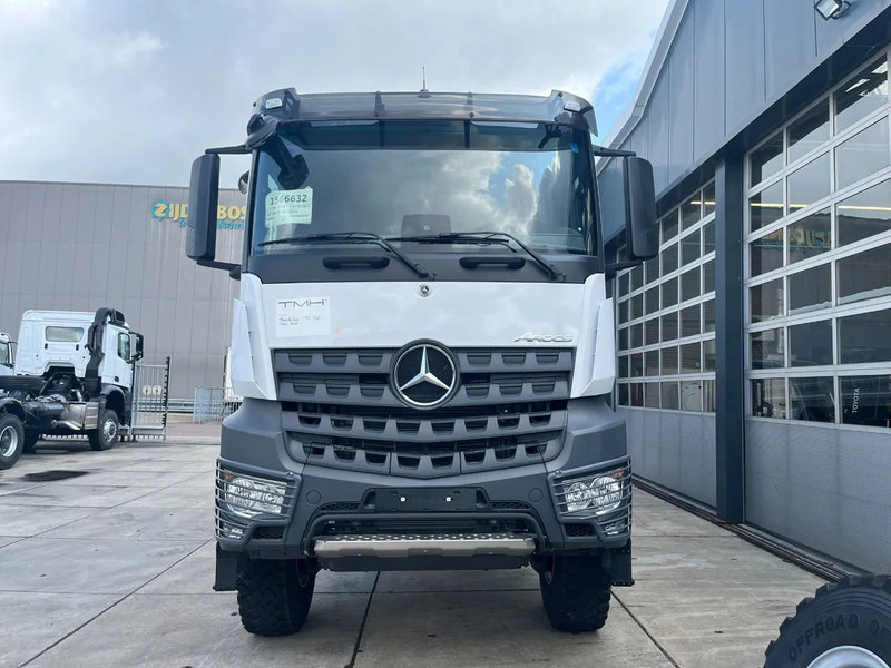 New Curtainsider truck Mercedes-Benz Arocs 3340 A 6x6 Cargo Truck: picture 9
