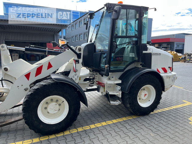 Cat 908M - Wheel loader: picture 3 Cat 908M - Wheel loader: picture 3