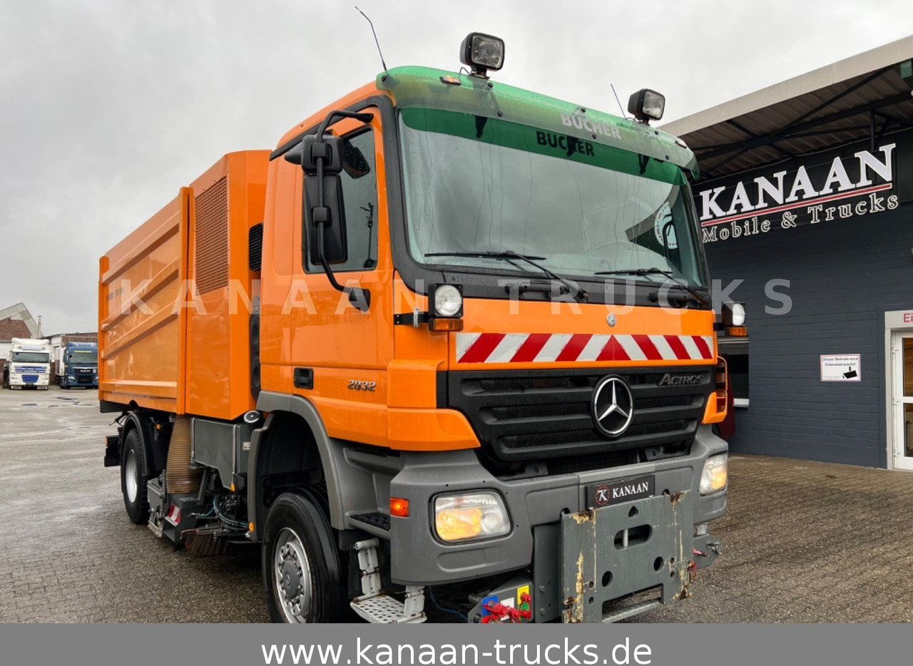 Mercedes-Benz 2032 Actros 4x4 Bucher STKF 9500 AIRPORT KLIMA - Road sweeper: picture 2 Mercedes-Benz 2032 Actros 4x4 Bucher STKF 9500 AIRPORT KLIMA - Road sweeper: picture 2