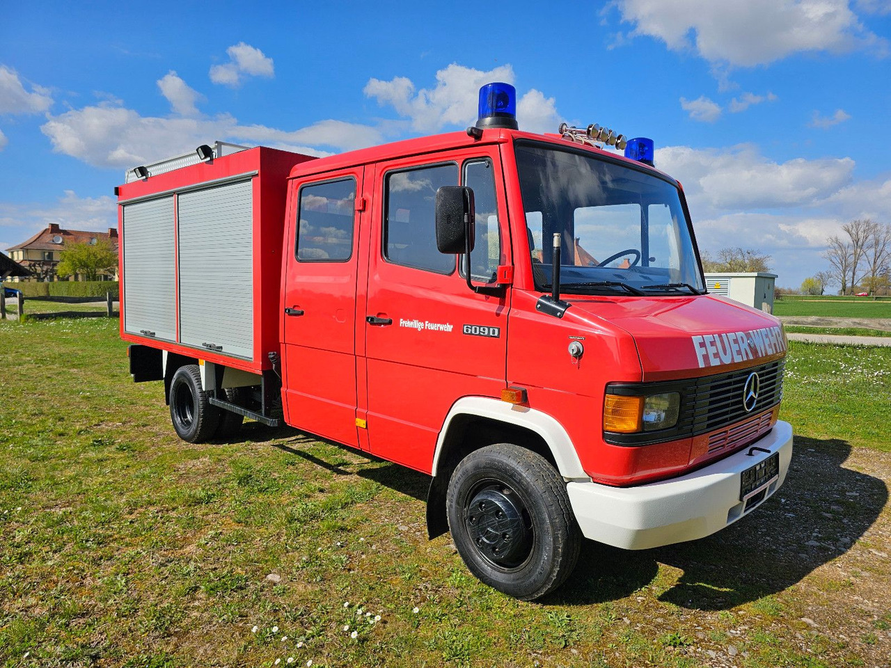 Mercedes-Benz Feuerwehr 609 105km/h Oldtimer Campervan - Fire truck: picture 1 Mercedes-Benz Feuerwehr 609 105km/h Oldtimer Campervan - Fire truck: picture 1