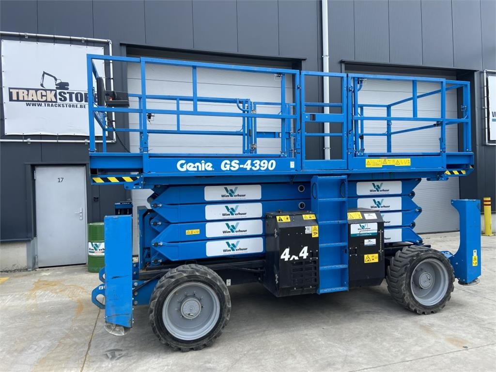 Genie GS4390RT (3214)  - Scissor lift: picture 3 Genie GS4390RT (3214)  - Scissor lift: picture 3