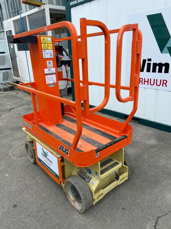JLG 1230 ES (10150) - Scissor lift: picture 3 JLG 1230 ES (10150) - Scissor lift: picture 3