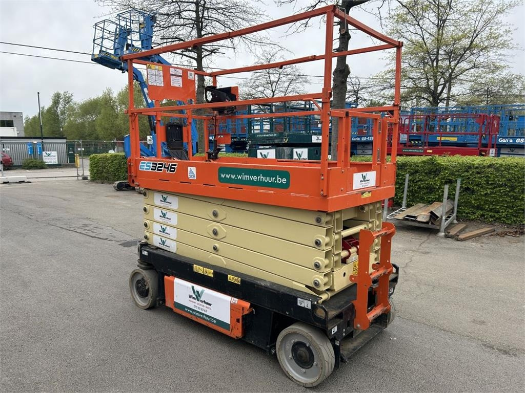 JLG 3246ES (6778) - Scissor lift: picture 4 JLG 3246ES (6778) - Scissor lift: picture 4