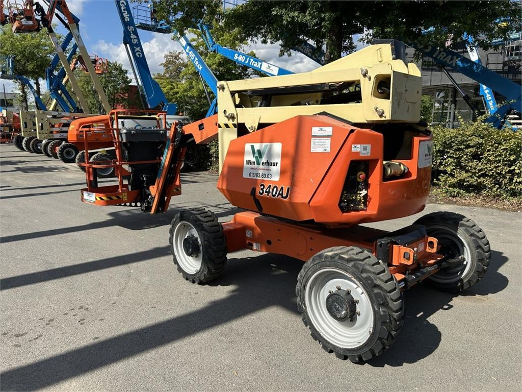 JLG 340AJ (4566) - Articulated boom: picture 3 JLG 340AJ (4566) - Articulated boom: picture 3