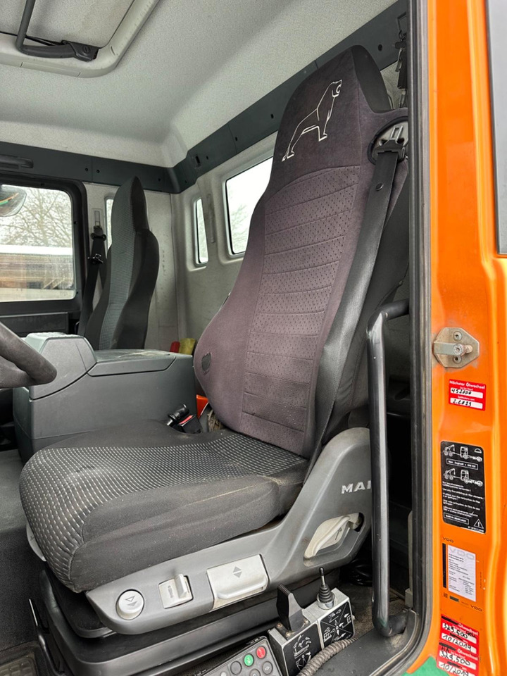 MAN TGS 26.400 6X2-2 BL Meille RK 20.70 Absetzkipper MAN TGS 26.400 6X2-2 BL Meille RK 20.70 Absetzkipper - Skip loader truck: picture 4 MAN TGS 26.400 6X2-2 BL Meille RK 20.70 Absetzkipper MAN TGS 26.400 6X2-2 BL Meille RK 20.70 Absetzkipper - Skip loader truck: picture 4